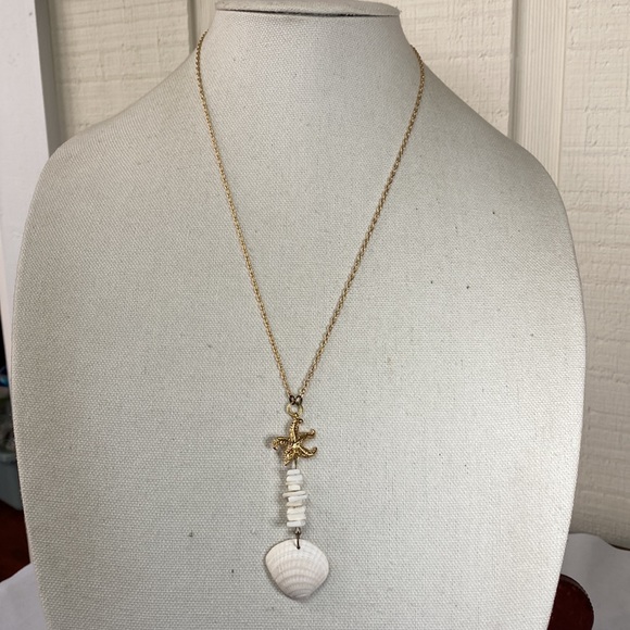 Long Goldtone starfish shell necklace 🦄 - Picture 2 of 5